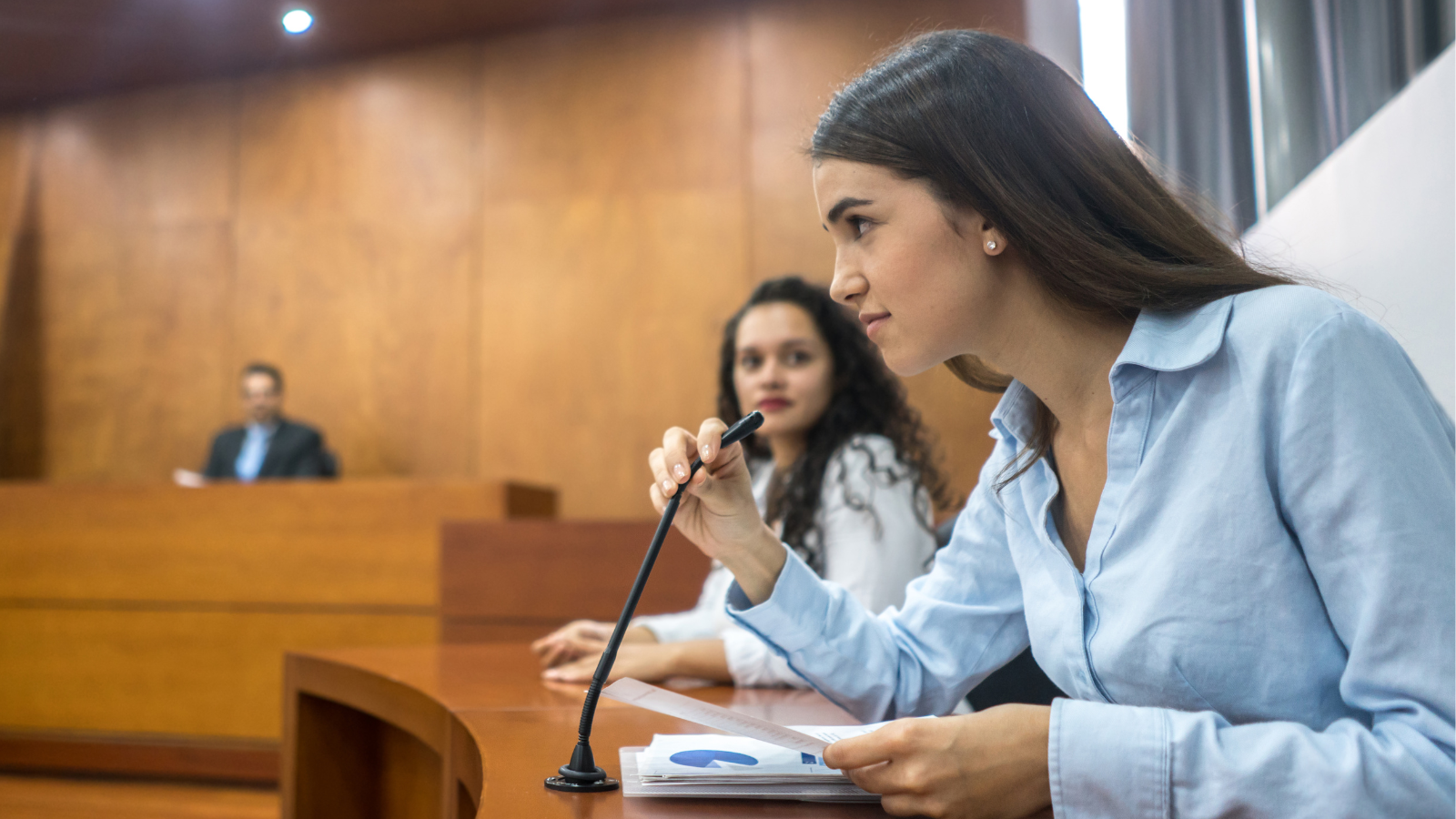 איך להתלבש לבית משפט